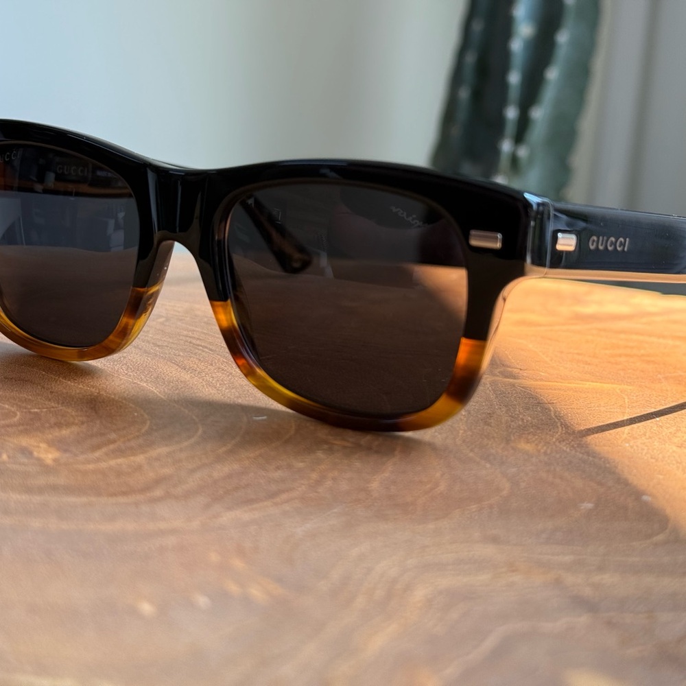 GUCCI 🟩🟥🟩 Half Black Half Havana Wayfarer sunglasses